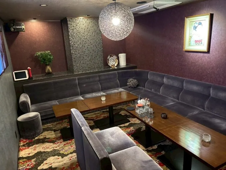 ゆり歌語 （ユリカゴ）の店内