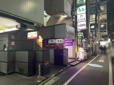 アミューズへの道順 4／4：左手の2件目に池袋アミューズの入る「本州ビル」があります。