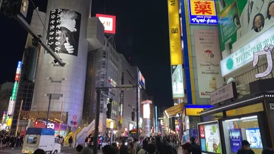 J クラブ（ジェイクラブ）への道順 3／4：直進すると右手にマツモトキヨシが出てくるのでそのまま直進します。