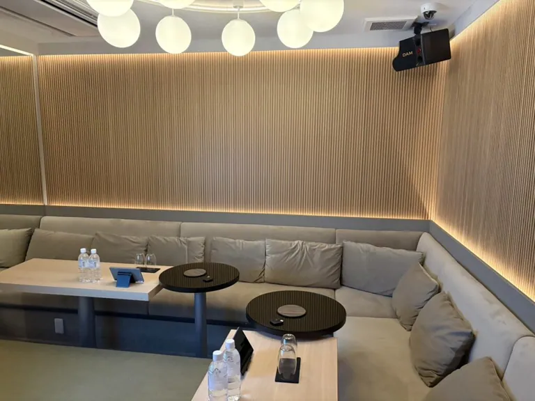 柏　バロールの店内
