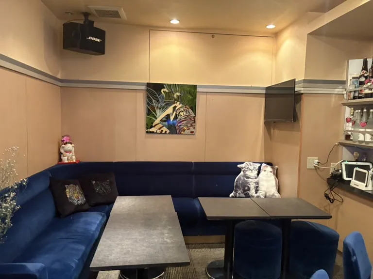 ヒーローの店内