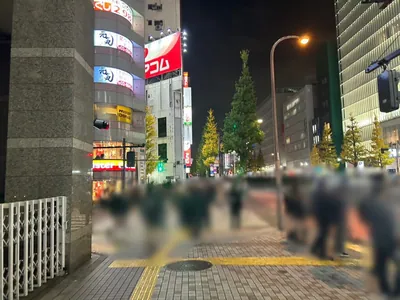 リノへの道順 8／10：「新宿区役所」の交差点に出たら左折します。