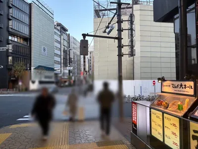サク （朔）への道順 4／10：二つ目の横断歩道も渡ります。