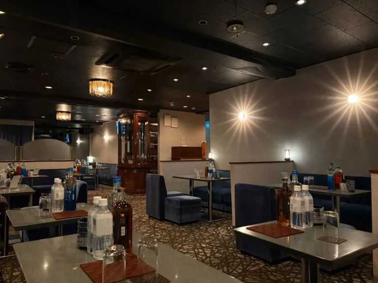ゴールドの店内