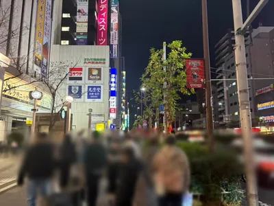 カポネへの道順 4／9：渡ったら右折します。