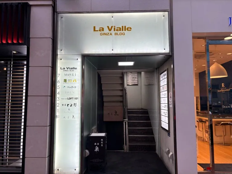 ドルフィンの店内