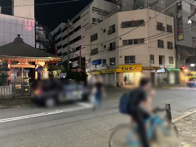 蓮 （レン）への道順 7／10：一つ目の十字路を直進します。