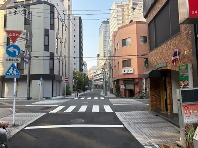 ガールズコレクションへの道順 9／11：一つ目の十字路を右折します。