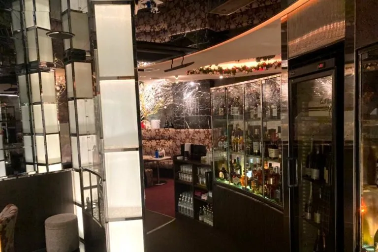 ナナの店内