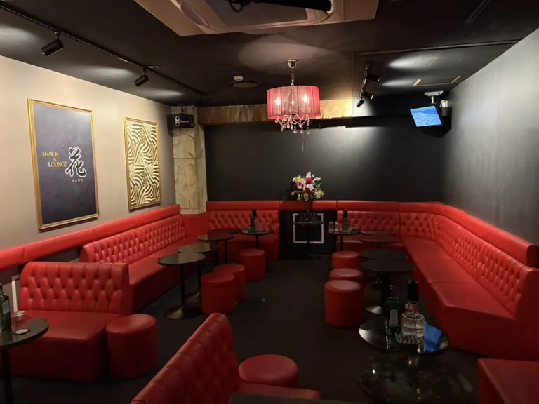 花 （ハナ）の店内