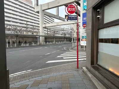 アラマンダへの道順 6／13：右手一つ目の路地を右折します。
