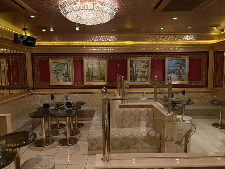 クリスタルシューズの店内