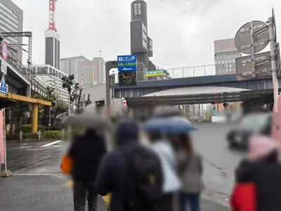 リカリカへの道順 5／9：一つ目の横断歩道を渡り直進します。