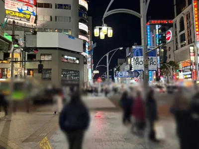 エーピンクトーキョーへの道順 3／8：「上野広小路」の交差点に出たら左折します。