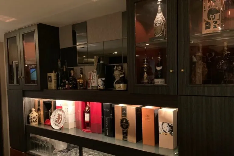 由美 (ユミ)の店内