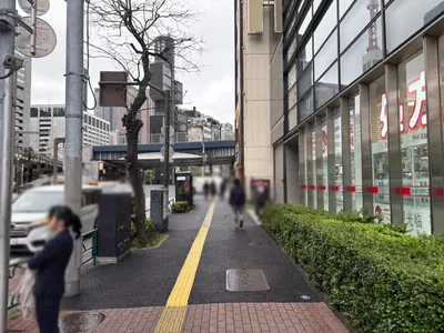 オウルへの道順 2／9：道路を左手に直進します。