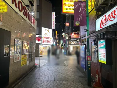 エビス西口店 （CAFE BAR. EBISU西口店）への道順 6／7：十字路を直進します。