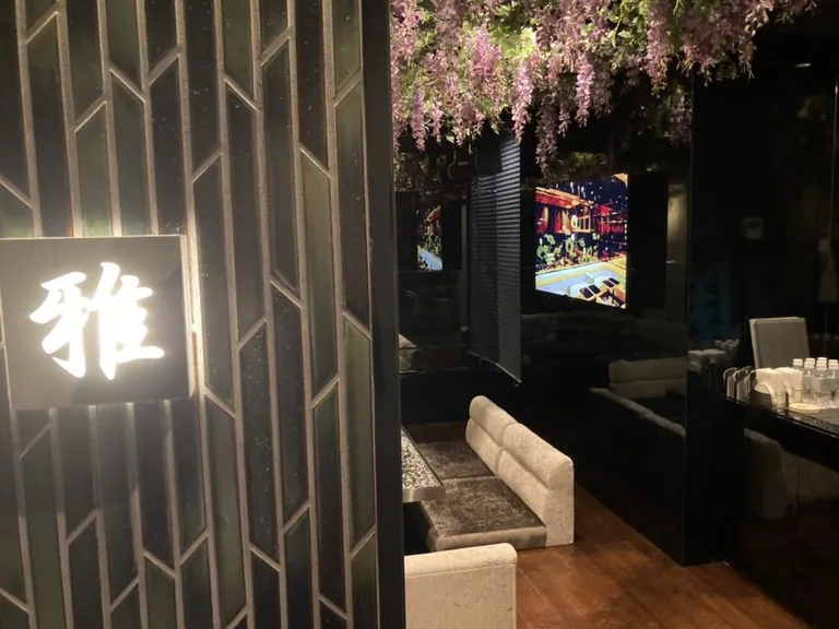 蓮 （レン）の店内