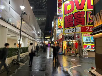 ビーフルへの道順 5／6：突き当りまで直進します。