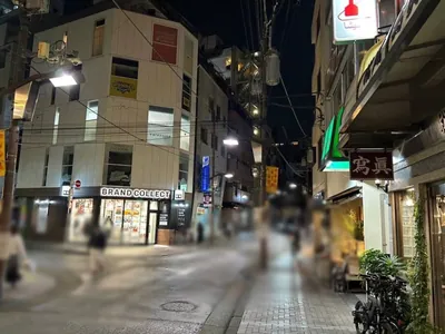 華遊城 （カユウジョウ）への道順 3／7：直進します。