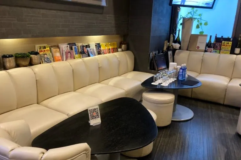 由美 (ユミ)の店内
