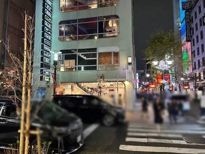 テンカラットへの道順 9／10：直進を続けると十字路に出るので正面に渡ります。
