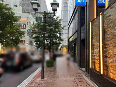 ベラノッテへの道順 8／10：一つ目の十字路を横断歩道を渡って右折します。