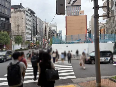 予詩 （ヨシ）への道順 4／10：二つ目の横断歩道を渡って右折します。