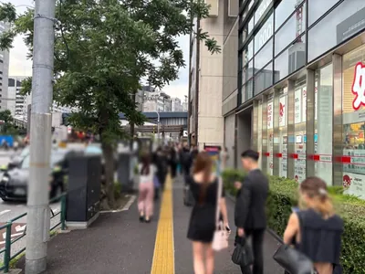 予詩 （ヨシ）への道順 2／10：道路を左手に直進します。
