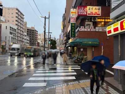 美熟女J （ジェイ）への道順 3／5：右手一つ目の路地を右折します。