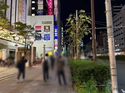 レブルへの道順 4／8：横断歩道を渡ったら右折します。
