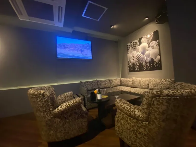 松戸 アップステアーズの店内
