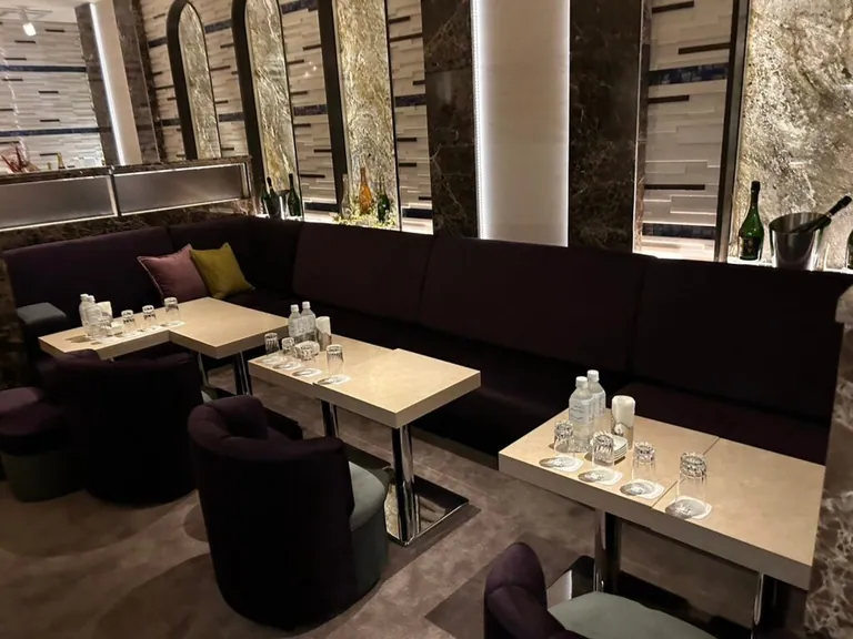 クラブ J2 （club JⅡ）の店内