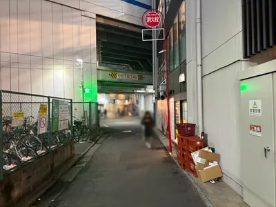 ルアンへの道順 8／9：Y字路を左手に進みます。