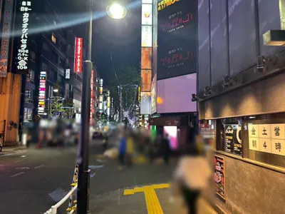 エルフィンへの道順 9／11：一つ目の路地を越えます。