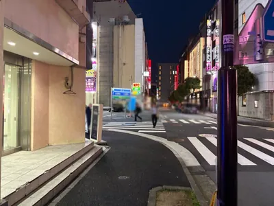 ルナリアへの道順 9／9：十字路の手前の左手が五反田ルナリアの入る「大宗五反田ビル」です。