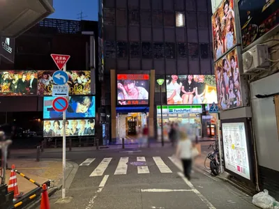 セリュックスへの道順 9／10：突き当りを左折します。