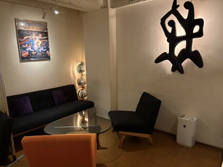 ラウンジの店内