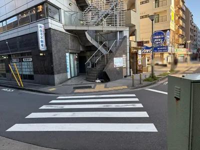 葛西　ムーランルージュへの道順 3／4：正面の横断歩道を渡ります。