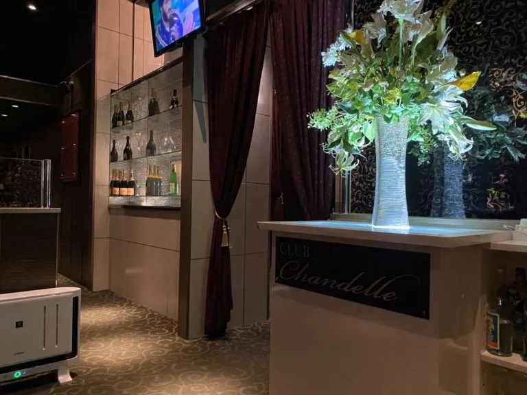 シャンデルの店内