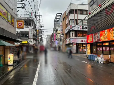 スイートへの道順 6／8：一つ目の十字路を超えて直進します。
