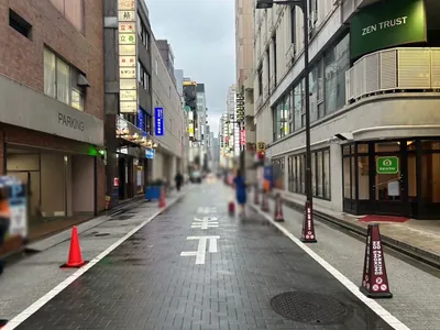 バンブーへの道順 9／10：直進します。