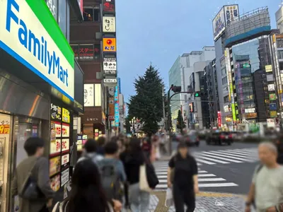 キングダムクイーンへの道順 6／11：一つ目の路地を左折します。