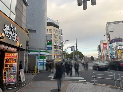 シュシュへの道順 4／6：一つ目の左手路地を左折します。