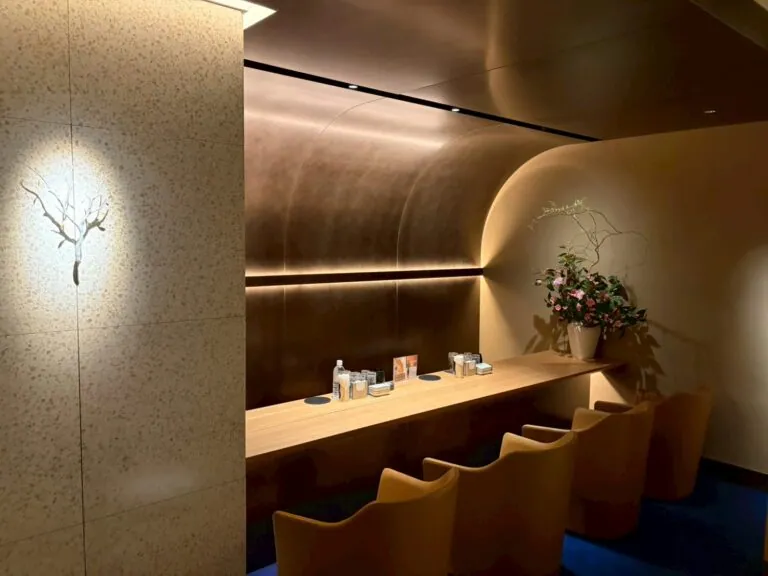 月ノ湊 （ツキノソウ）の店内