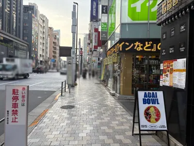 ミリオンへの道順 5／6：右手の一つ目の路地を越えます。