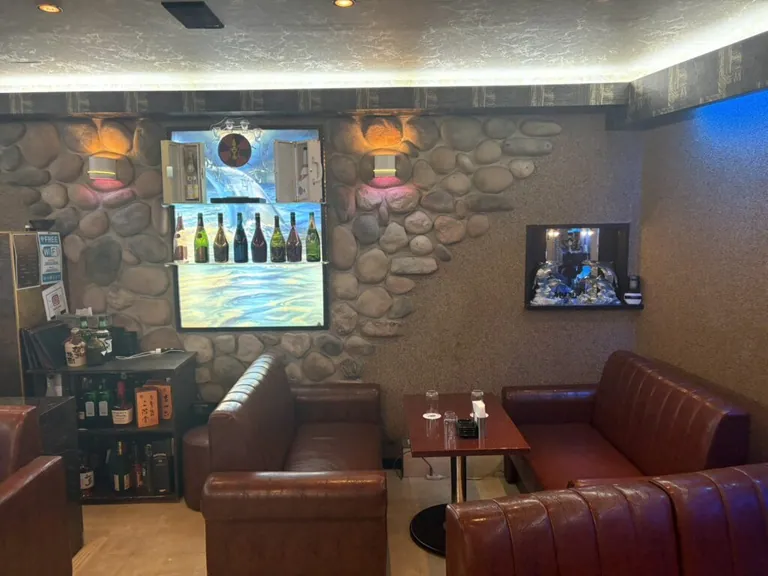帝 （ミカド）の店内