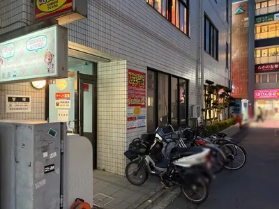 川越　レジーナへの道順 8／8：突き当り左手手前に川越レジーナの入る「伊勢第3ビル」があります。