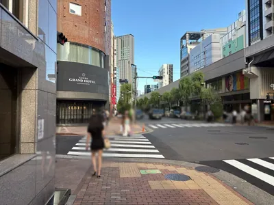 ラソへの道順 7／11：「難波橋」の交差点も超えて直進をします。