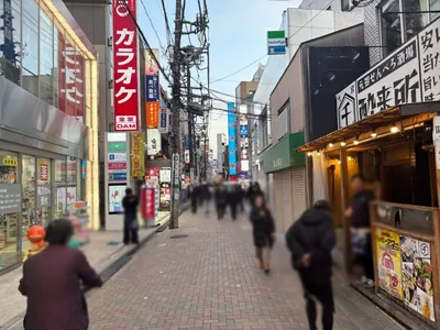 アイへの道順 5／7：直進します。